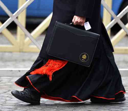 briefcase082way_custom-47172e04ff2ea7a1382b0fb66f11fe8f40539310-s6-c10