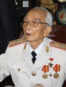 Diplomat_Sep10059-227x300