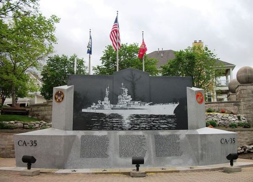 800px-USS_Indianapolis_(CA-25)_Memorial