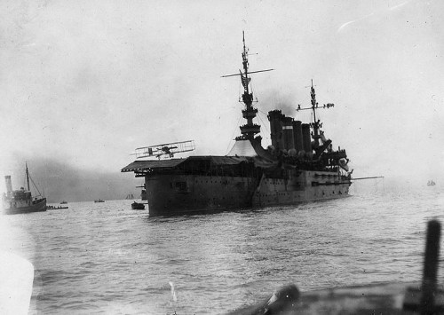 USS_Pennsylvania_-_First_airplane_landing