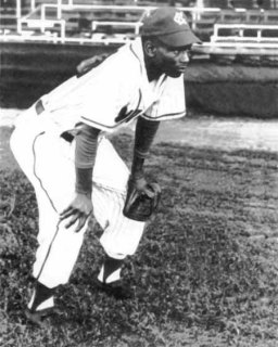 ernie-banks-kansas-city-monarchs