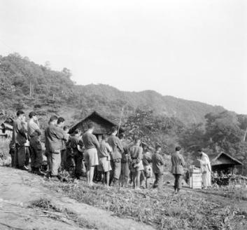 french-chaplain-and-soldiers-2