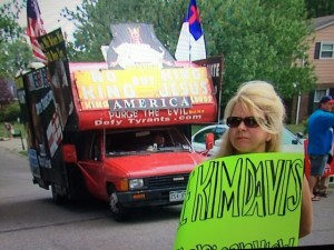 WCPO_Fort_Thomas_Kim_Davis_rally5_1441659156589_23696760_ver1.0_640_480