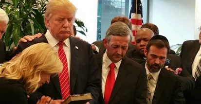 donald-trump-prays-with-religious-leaders