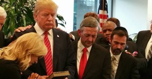 donald-trump-prays-with-religious-leaders
